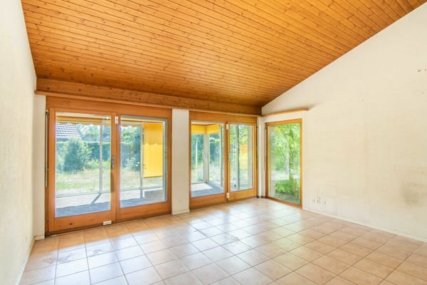 Sanierungsobjekt mit grossem Neu- oder Umbaupotenzial: 5.5-Zimmer Einfamilienhaus nur 10 Gehminuten vom Bielersee! 5