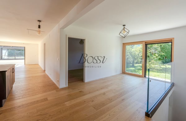 Maison individuelle rénovée de 5 chambres avec garage et jardin 4