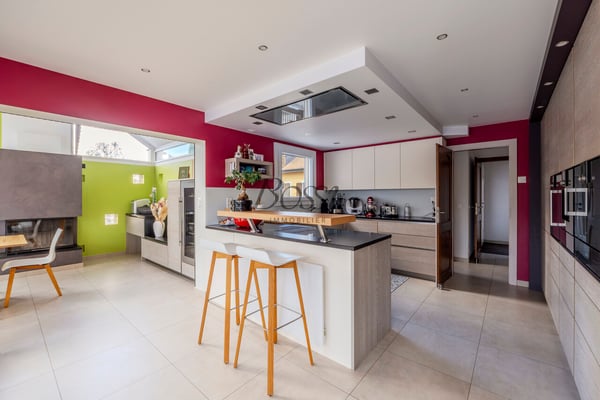 Villa lumineuse avec piscine: autonomie énergétique et droit à bâtir 7