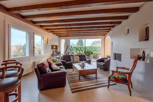 Villa lumineuse avec piscine: autonomie énergétique et droit à bâtir 12