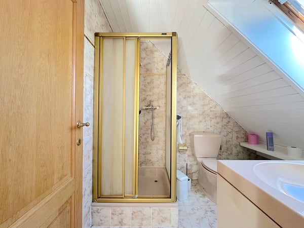 Authentique Maison Vaudoise avec Vue dégagée sur les Alpes et le lac 9