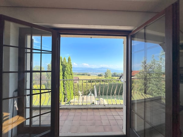 Authentique Maison Vaudoise avec Vue dégagée sur les Alpes et le lac 11