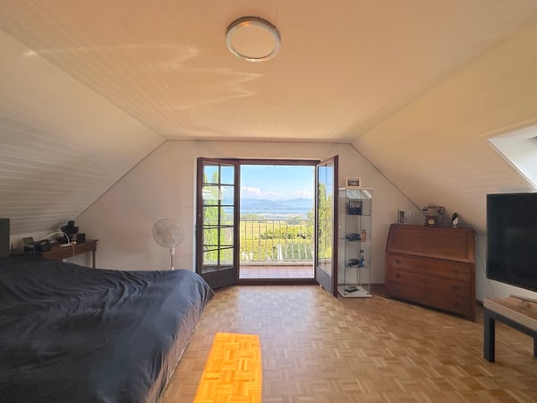 Authentique Maison Vaudoise avec Vue dégagée sur les Alpes et le lac 12