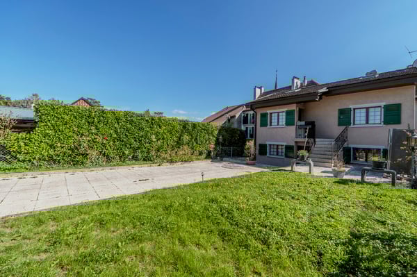 Maison de village, vue lac & Alpes, 2 apps, revenu immédiat 2