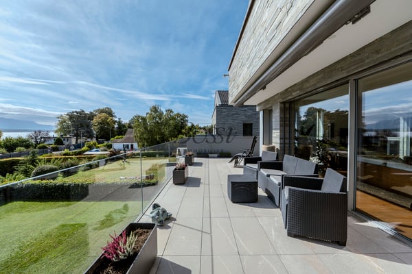 Élégance, volumes et lumière -- duplex avec vue lac 7