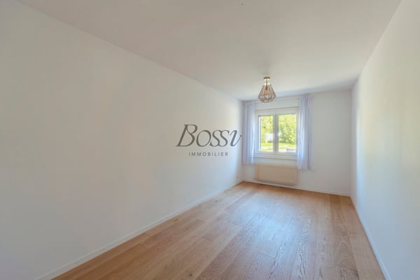 Maison individuelle rénovée de 5 chambres avec garage et jardin 10