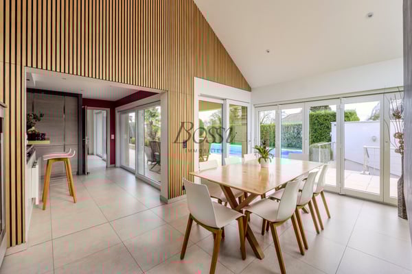 Villa lumineuse avec piscine: autonomie énergétique et droit à bâtir 9