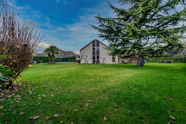 Villa lumineuse avec piscine: autonomie énergétique et droit à bâtir 5