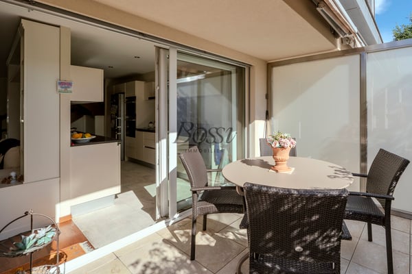 Duplex lumineux à Nyon avec terrasse, dépendance et ascenseur privé 1