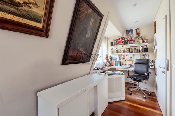 Duplex lumineux à Nyon avec terrasse, dépendance et ascenseur privé 9
