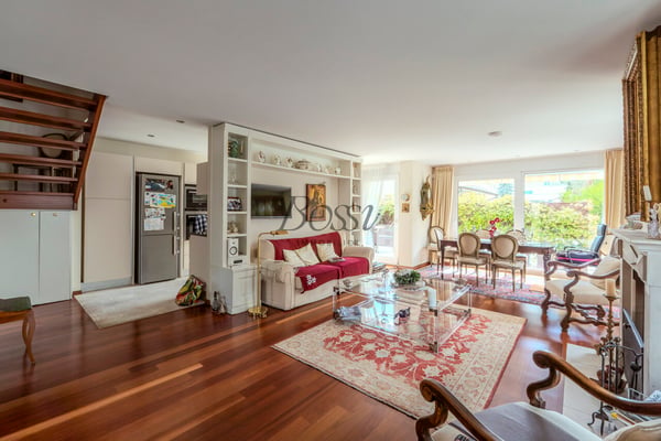 Duplex lumineux à Nyon avec terrasse, dépendance et ascenseur privé 4