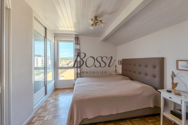Duplex de 210 m² au dernier étage avec terrasse et vue 10