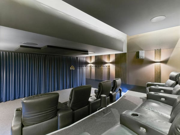 Arbeiten im Atelier mit 250m2, Galerie und privatem Kino 5