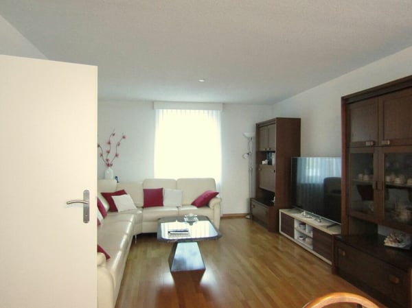 Freistehendes Einfamilienhaus mit 10m2 Geschäftsanbau 9