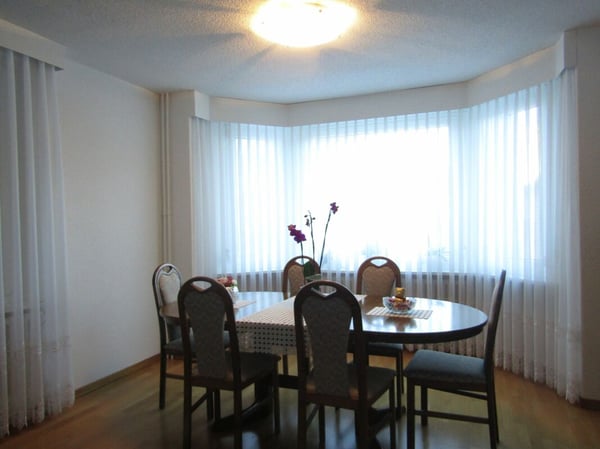 Freistehendes Einfamilienhaus mit 10m2 Geschäftsanbau 10