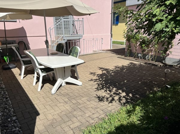 Freistehendes Einfamilienhaus mit 10m2 Geschäftsanbau 10