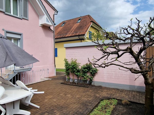Freistehendes Einfamilienhaus mit 10m2 Geschäftsanbau 2