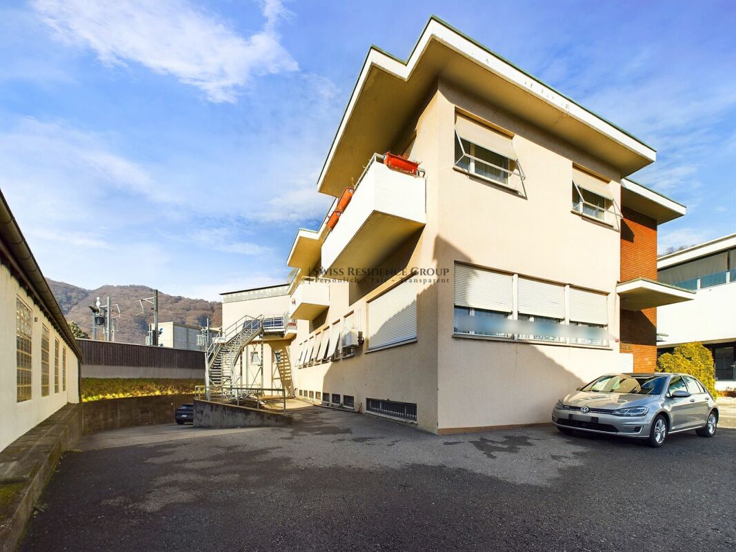 Residential and Commercial Property in Lamone - Investment Highlight in Optimal Location!