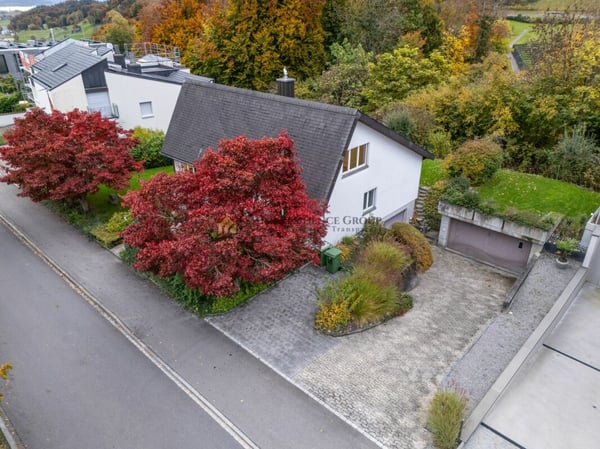 Sonnig und steuergünstig wohnen: Einfamilienhaus an ruhiger Lage 1