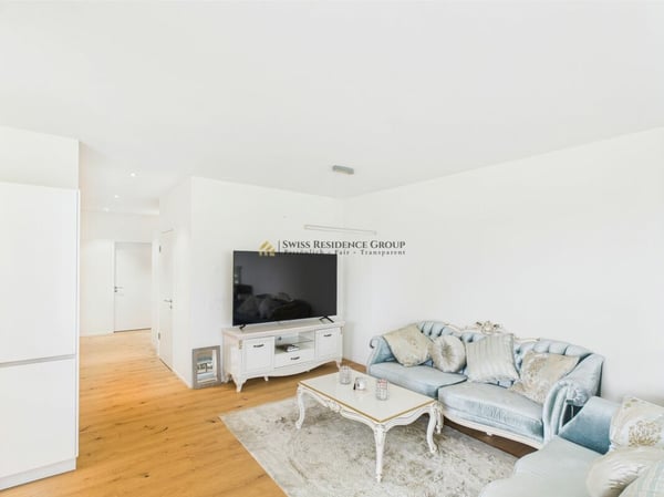 RESERVIERT! Lichtdurchflutete 1.5- Zimmer-Gartenwohnung mit 2,7m Deckenhöhe, Bergsicht und hochwertiger Ausstattung 9