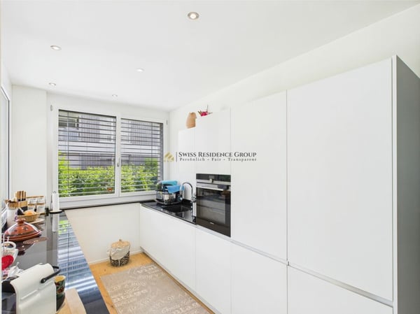 RESERVIERT! Lichtdurchflutete 1.5- Zimmer-Gartenwohnung mit 2,7m Deckenhöhe, Bergsicht und hochwertiger Ausstattung 3