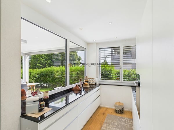 RESERVIERT! Lichtdurchflutete 1.5- Zimmer-Gartenwohnung mit 2,7m Deckenhöhe, Bergsicht und hochwertiger Ausstattung 4