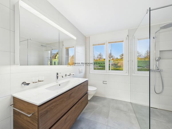 Moderne Wohnung mit Aussicht und Sonnenstrahlen 8