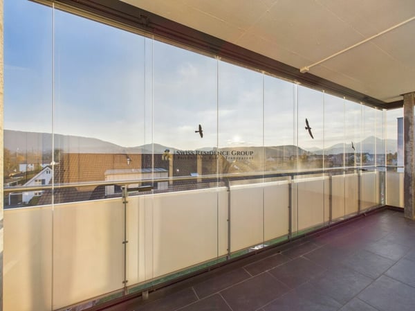 Moderne Wohnung mit Aussicht und Sonnenstrahlen 1