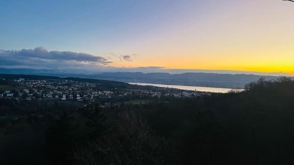 Exklusive 1.5-Zimmer-Wohnung im Obergeschoss des Towers Three Point 4