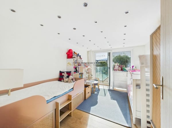 Einzigartige 1.5-Zimmer Wohnung mit Teilseeblick und Pool 5