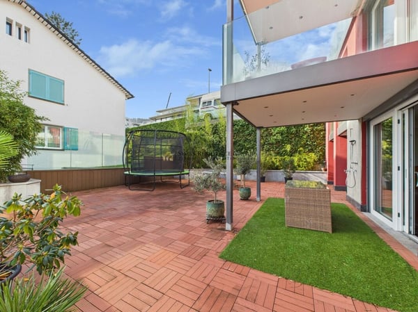 Einzigartige 1.5-Zimmer Wohnung mit Teilseeblick und Pool 12