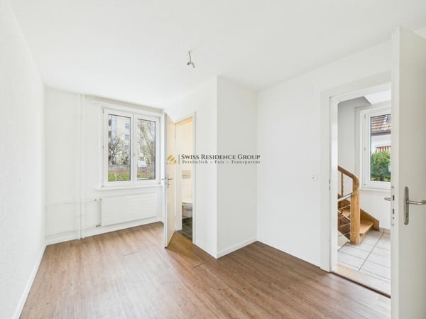 Vielfältiges Einfamilienhaus mit Gewerbemöglichkeit und Autolift 10