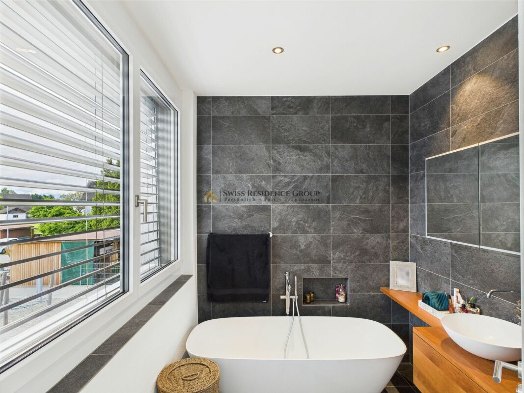 Exklusive 3,5 Zimmer Wohnung - Stil, Komfort und Panoramablick
