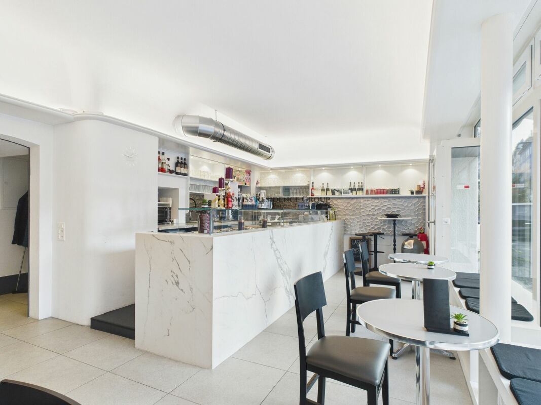 Ready-to-occupy gastronomy space with terrace in excellent Zurich location