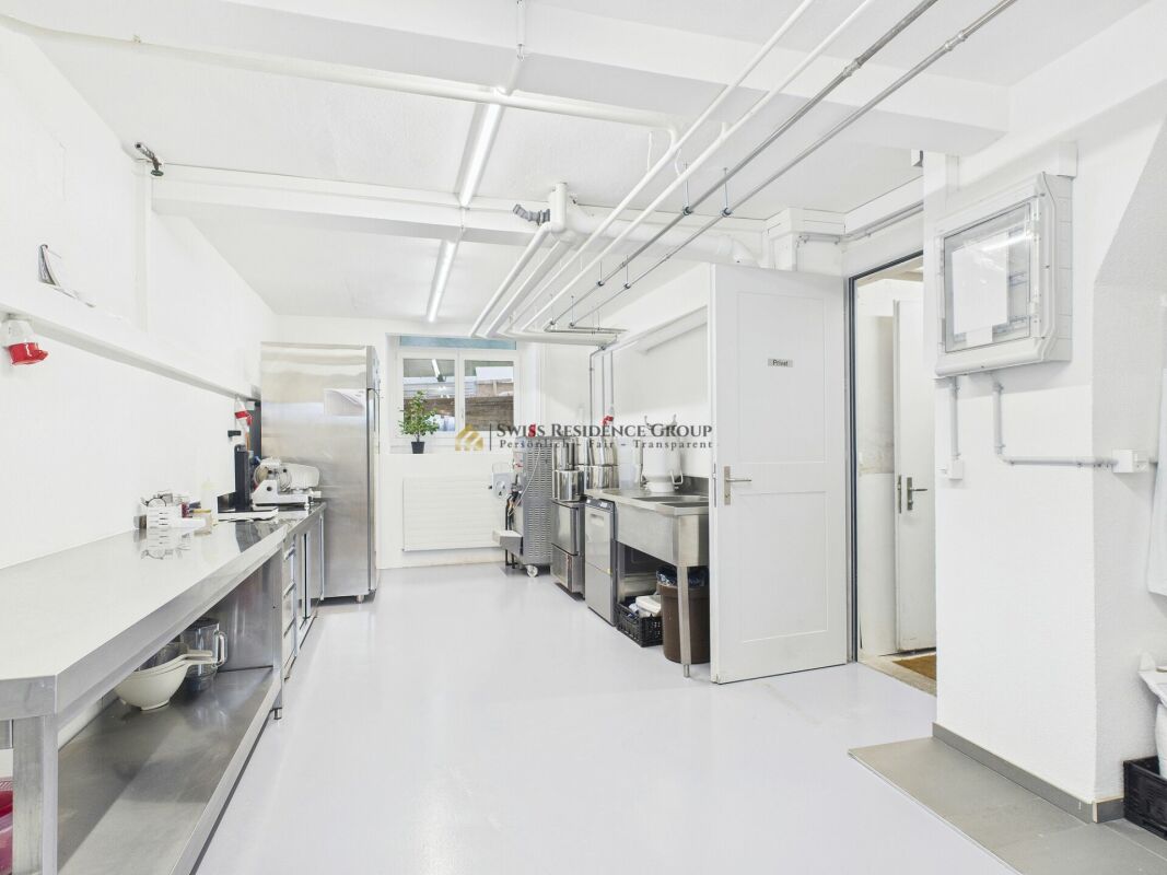 Ready-to-occupy gastronomy space with terrace in excellent Zurich location