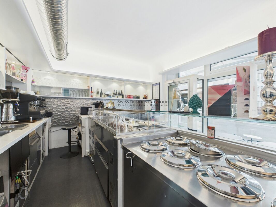 Ready-to-occupy gastronomy space with terrace in excellent Zurich location