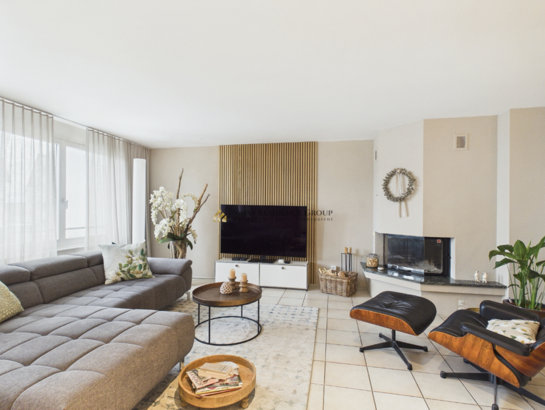 Charming row house with partial lake view in a sought-after location in Oberrieden