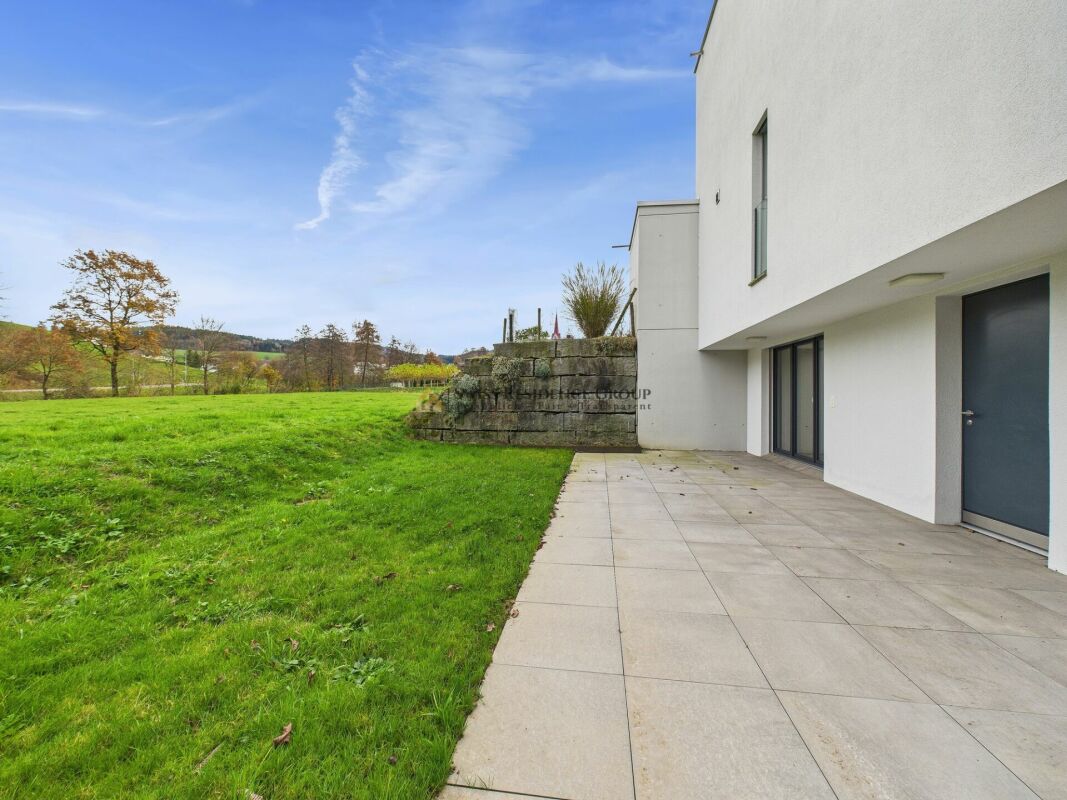 Charming 2-room apartment with separate entrance & terrace