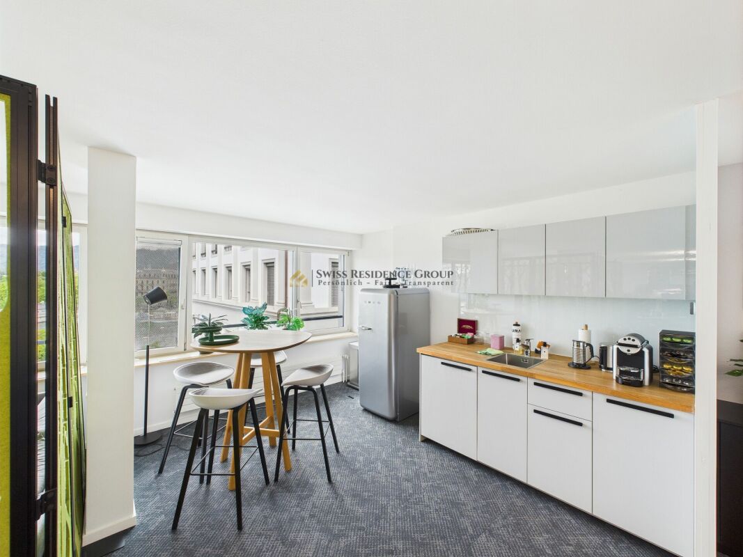 Modern office in the heart of Zurich with a dreamy view