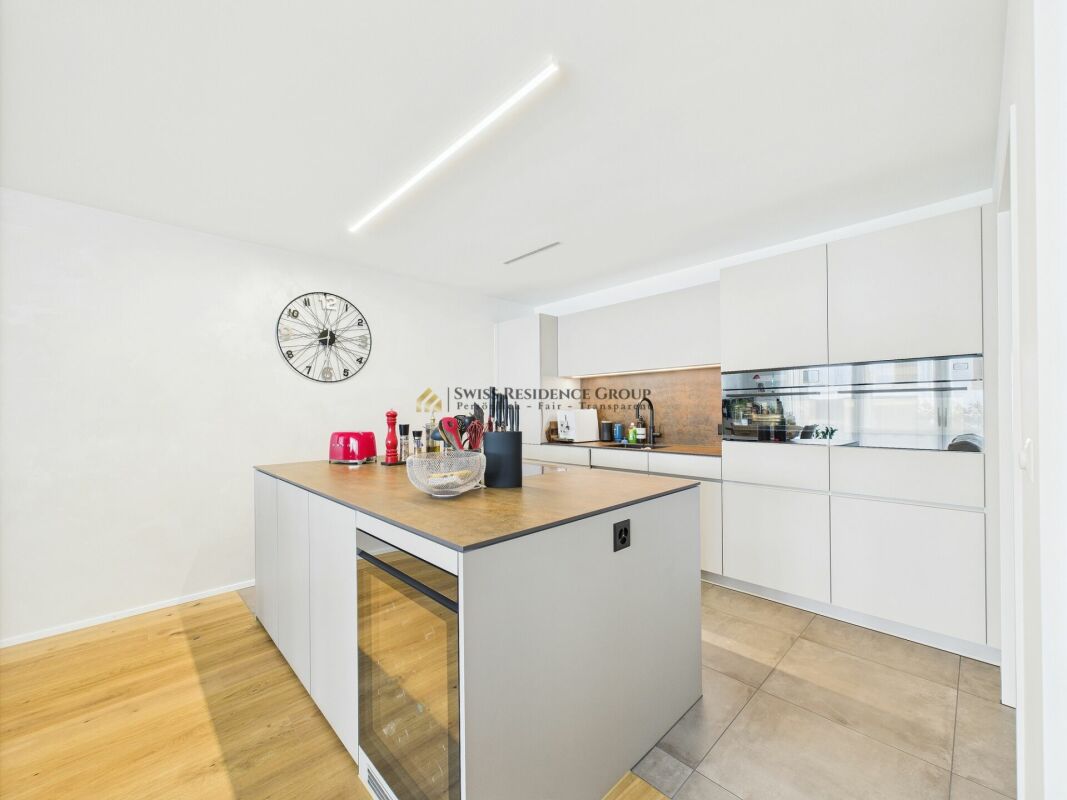 Una casa con ambizione: appartamento di giardino in costruzione nuova con attrezzatura premium