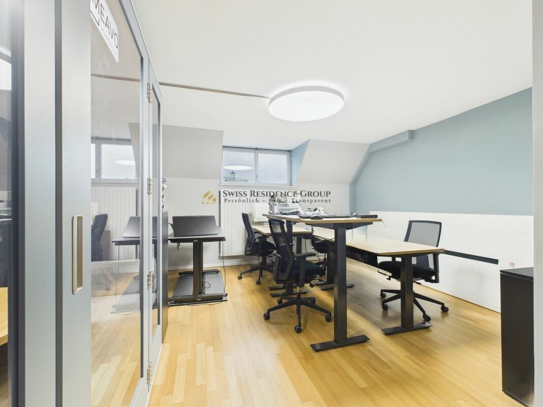 Central office over two floors - modernly equipped with a view over the city's roofs