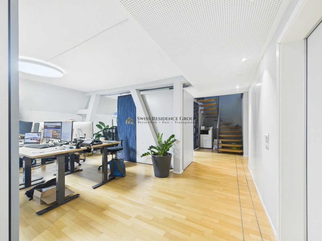 Central office over two floors - modernly equipped with a view over the city's roofs