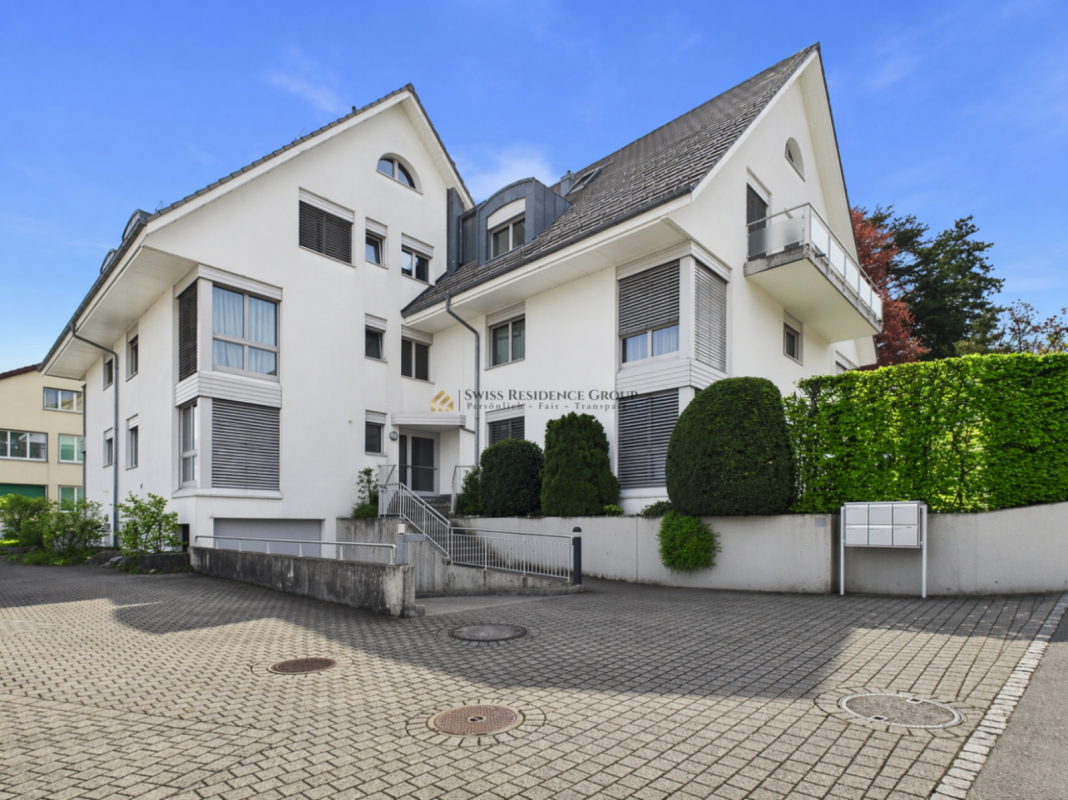 Bright family apartment with terrace, elevator, and lake view