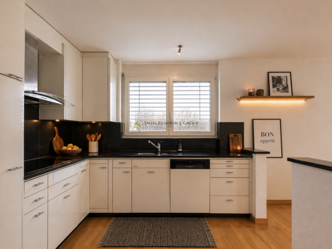 Bright family apartment with terrace, elevator, and lake view