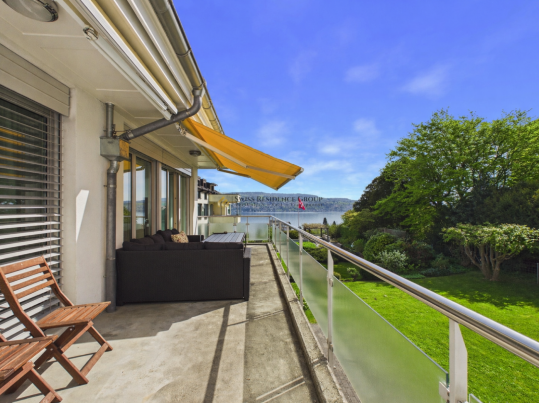 Bright family apartment with terrace, elevator, and lake view