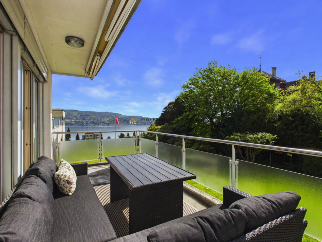 Bright family apartment with terrace, elevator, and lake view
