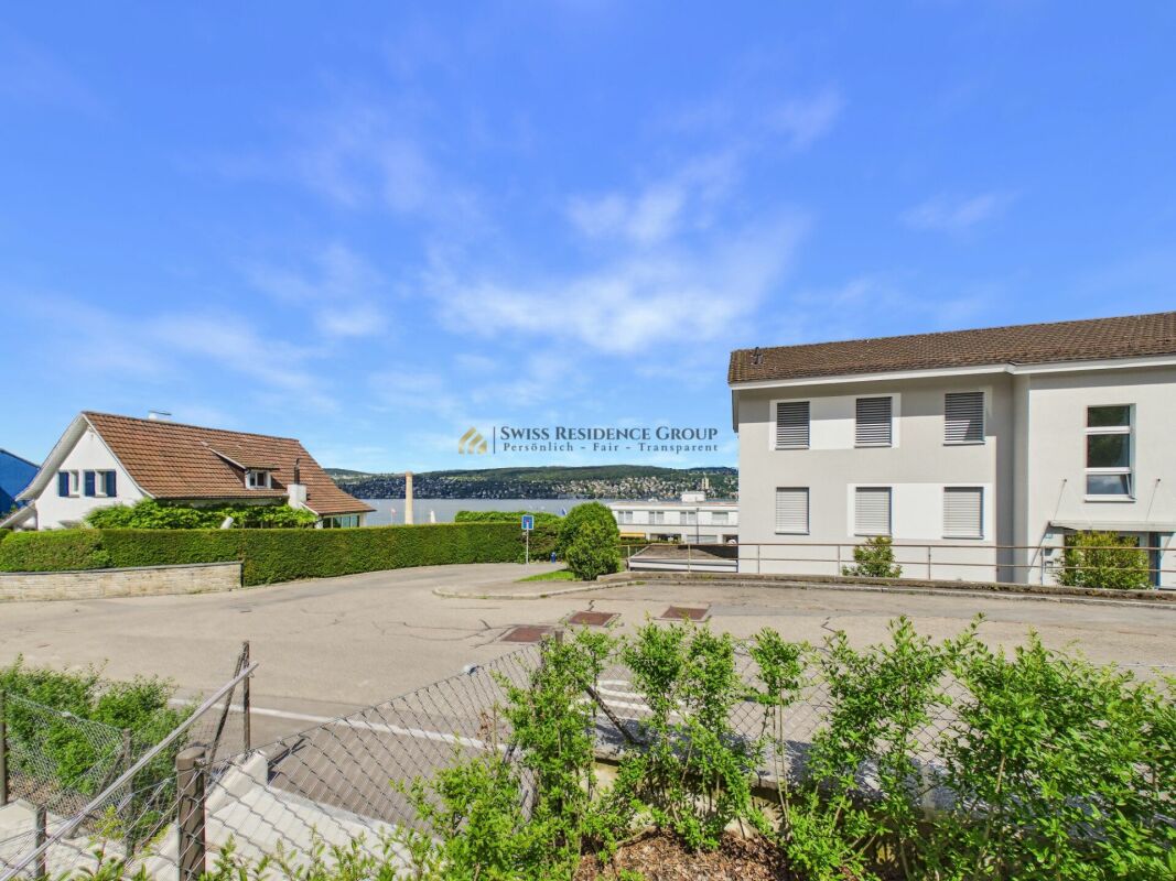 Exclusive 4.5-room apartment with beautiful lake view and private terrace in Kilchberg