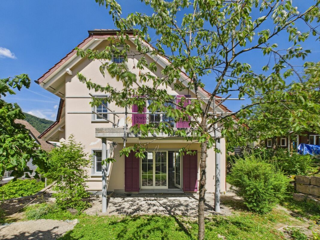 Grosszügiges 5.5-Zimmer-Einfamilienhaus mit Traumgarten in Wettingen