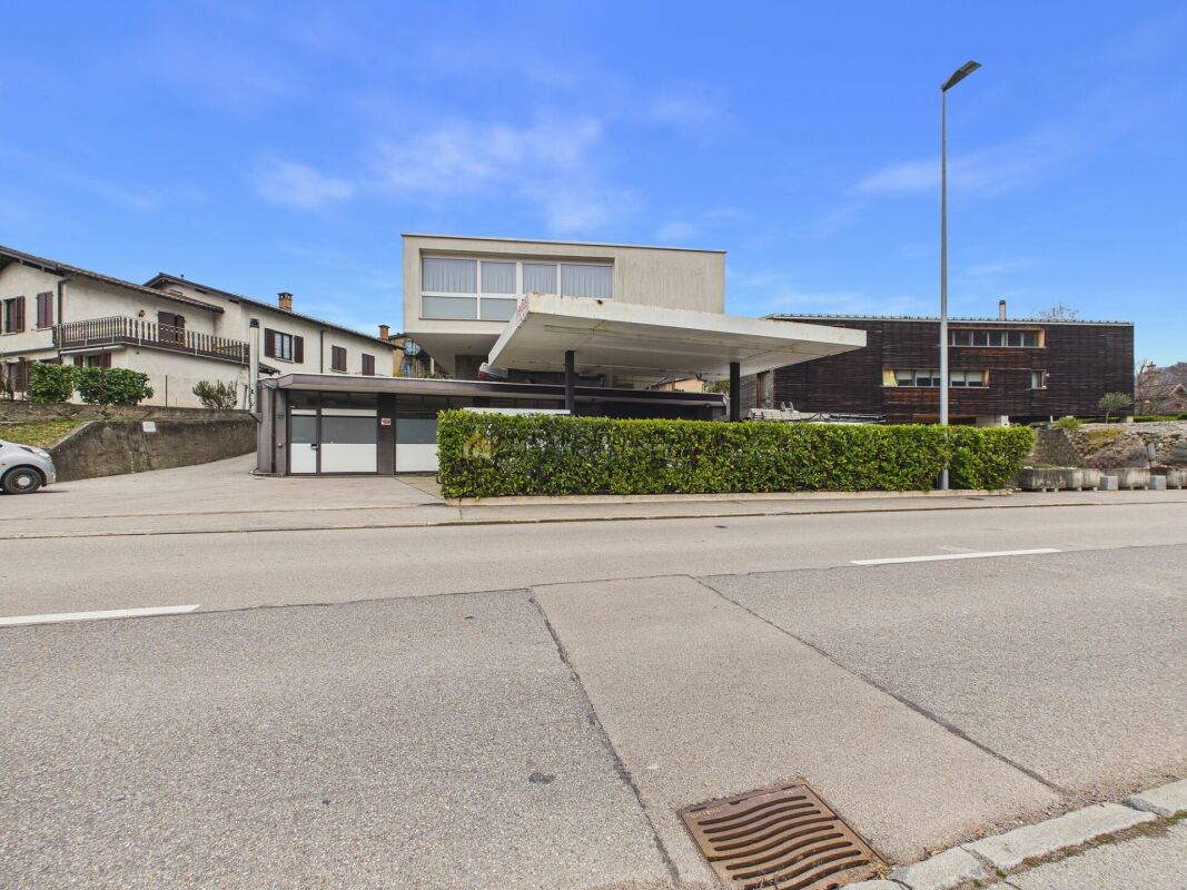 Casa con ampi spazi e deposito affittabile - ottima opportunità ad Arzo