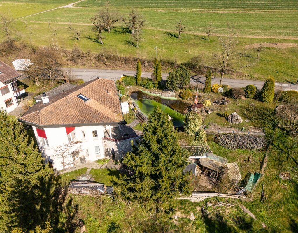 Einfamilienhaus mit grossem Grundstück & angrenzender Landwirtschaftsparzelle